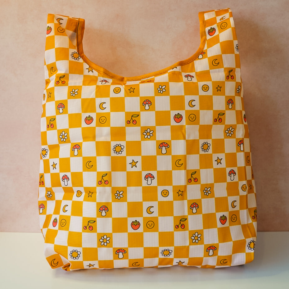 Checkerboard tuck-top tote